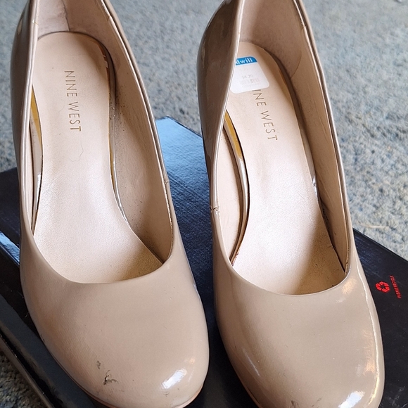 Shoe - Picture 3 of 4